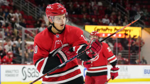 Massor av speltid för Sebastian Aho. Sebastian Aho.