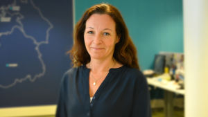 Åbo Akademis forskare Marina Lindell har analyserat resultaten i Språkbarometern. Forskaren Marina Lindell