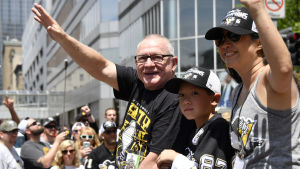 Jim Rutherford firar Stanley Cup-segern 2016. Jim Rutherford firar Stanley Cup-segern 2016.