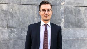 Jaakko Aspara är professor i marknadsföring och berättar att företag inte alltid har koll på lagen. Professor Jaakko Aspara