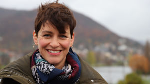 Natalie Grams hade tidigare en mottagning som specialiserade sig på homeopati men är i dag känd i Tyskland för sin hårda homeopatikritik. Hon Natalie Grams är en av de mest kända homeopatikritikerna i Tyskland