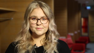 Annina Nyholm är överinspektör på Tukes. Hon säger att man som konsument tar stora risker om man beställer olika slags preparat på nätet eftersom man inte kan veta vad de innehåller. Annina Nyholm på Tukes övervakar bioresonansföretagare, men har begränsade befogenheter.