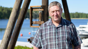 Sune Schrey har konstruerat tekniken i signaltornet. Porträttbild av Sune Schrey.