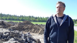 Företagaren Tom Bäckström planerar att bygga ett företagarhus på Ingåport. Tom Bäckström vid Ingåport.