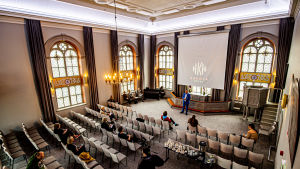 Länsfängelset är idag ett hotell. Den vackra kyrkan har bevarats och restaurerats. Kakolan hotellin tiloja