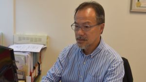 Socialarbetaren Fernando Cheung fungerade som parlamentsledamot i åtta år innan han avgick. Han är synnerligen populär i synnerhet bland lågavlönade Hongkongbor. Socialarbetaren Fernando Cheung fungerade som parlamentsledamot i åtta år innan han avgick. Han är synnerligen populär i synnerhet bland lågavlönade Hongkongbor.