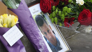 Polisen Keith Palmer knivhöggs till döds i attacken Blommor till minnet av den polis som dödades i terrorattacken i London i mars 2017