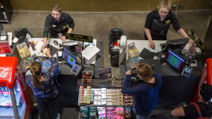 Ett forskningsprojekt har analyserat 306 servicesamtal som spelats in vid biljettkassor. Yleiskuva