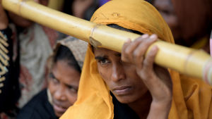 Rohingyaminoriteten i Burma beskrevs redan före våldsamheterna som den mest förföljda folkgruppen i världen. De senaste våldsamheterna befaras ha krävt tusentals offer. Rohingyaflyktingar vid ett läger i Bangladesh.
