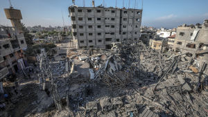 De massiva israeliska flygattackerna i Gaza har lett till stor förödelse i den utarmade palestinska enklaven De massiva israeliska flygattackerna i Gaza har lett till stor förödelse i den utarmade palestinska enklaven