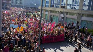 Motdemonstrationen fyllde Veronas centrum till bredden under lördagseftermiddagen. Samtidigt som Matteo Salvini, inrikesministern, höll tal på konferensen. Motdemonstrationen fyllde Veronas centrum till bredden under lördagseftermiddagen. Samtidigt som Matteo Salvini, inrikesministern, höll tal på konferensen.