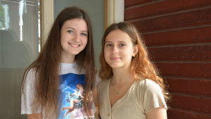 Adela Lyachová och Marie Brousilová från Tjeckien ser fram emot att tala mer om mental hälsa och lära sig hur det är att bo i Nagu. Unga Tjeckiska Adela Lyachová och Marie Brousilová.