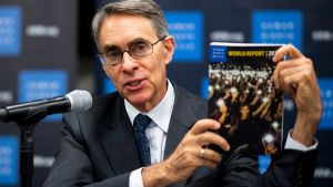 Kenneth Roth, chef för Human Rights Watch (HRW) presenterar årsrapporten 2020 i New York. Hans avsikt var att presentationen skulle ske i Hongkong men där släpptes han inte in. Kenneth Roth, chef för Human Rights Watch (HRW) presenterar årsrapporten 2020.