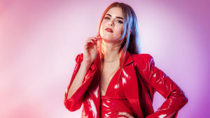 Är det Dotter som får representera Sverige i Eurovision Song Contest i Rotterdam i maj? Artisten Dotter i röd latexdräkt.