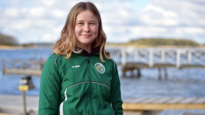 Siri Lindroos tycker Anne Rikala är en bra tränare. Porträttbild av Siri Lindroos.