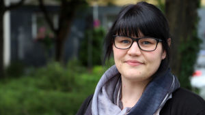 Christine Birkel ser fram emot resan till Finland. Christine Birkel väntar på sin resa till Finland.