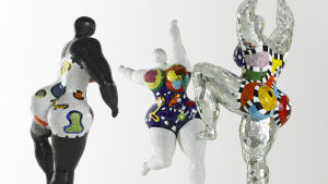 Nanas. Niki de Saint Phalle var både feminin och feminist, säger utställningens franska kurator Camille Morineau. Niki de Saint Phalle