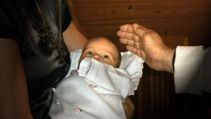 Familjer vill ofta ha en präst de känner till då ett barn ska döpas. Barn som döps