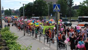 Det ordnas parad både på Raseborg och Helsinki Pride. Prideparaden i Helsingfors