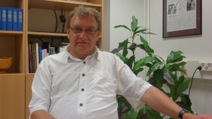 Roger Hafström från Pojo är mycket missnöjd med hur förutsättningarna för taxitrafiken har förändrats. Roger Hafström.