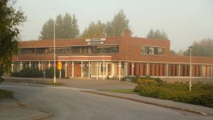 Den lässugna rekommenderas Kronoby bibliotek. Biblioteket i Kronoby.