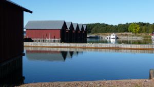 Stadens satsningar på Skärgårdens ringväg får ris och ros av företagarna. Söderby hamn i Iniö, hösten 2010