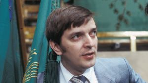 Utrikesminister Paavo Väyrynen år 1978. Väyrynen år 1978 då han var utrikesminister