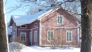 Kaplansgården i Borgå är en av byggnaderna som ska säljas. Huset är uthyrt till Lekskolan Regnbågen. kaplansgården i Borgå