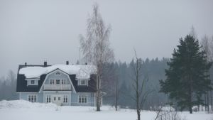 Be grannen hålla ett öga på huset om det står tomt under julhelgen. Egnahemshus i Box, Sibbo