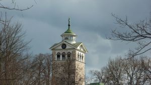I Ekenäs finns både Stora och Lilla Kyrkogatan. Bägge klassificeras som spontannamn på gator som ligger intill den gamla kyrkan. Ekenäs kyrktorn