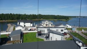 Mässområdet var till stor del byggt på pålar och det kostade en hel del för Karleby stad. Bostadsmässan i Karleby 2011.