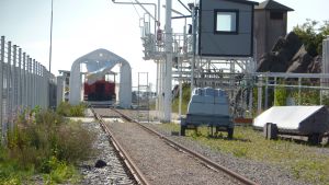 Hangö hamn skulle gärna se att banan elektrifierades. Den gamla rälsen i Östra hamnen som användes fram till 1998.