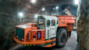 Sandvik tillverkar bland annat fordon för gruvindustrin. Sandviks gruvdumper TH550 är en av bilarna som Komas bygger i Karis.