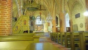 Pernå kyrka. I fortsättningen hålls gudstjänsten varannan vecka i Pernå kyrka och varannan i Lovisa. pernå kyrka - interiör
