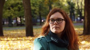Kreativ för hand. Jolin Slotte skapar för hand, men använder i övrigt flitigt dator.