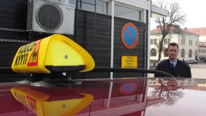 Kim Kuhlberg önskar längre kontrakt med kommunen för bättre lönsamhet. Arkivbild. Kim Kuhlberg, vd för Borgå Taxi, tillbakavisar anklagelser om olagligt långa arbetspass.