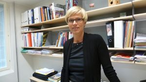 Tjänsten som byggnadstillsynschef i Esbo blev ledig när Veronica Rehn-Kivi tog plats i riksdagen. Veronica Rehn-Kivi
