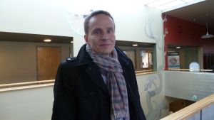 Tatu Rauhamäki (Saml) leder ordet i stadsstyrelsen i Helsingfors. Tatu Rauhamäki leder Samlingspartiets fullmäktigegrupp i Helsingfors.
