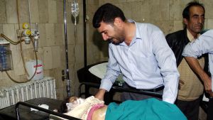 Den här skadade flickan i Damaskus kan skatta sig lycklig. En tredjedel av syrierna har ingen tillgång till hålsovård Barnpatient på sjukhus i Damaskus.