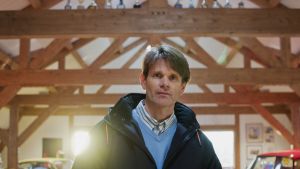 Marcus Grönholm fick sällskap på andraplatsen. Marcus Grönholms egna privata museum på gården hemma i Ingarskila.