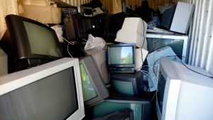 Gammal teknik har fått vika för ny teknik och nya vanor. Skrotade TV-apparater