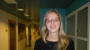 Forskardoktor Anna Soveri. Psykologen Anna Soveri forskar i tvåspråkighetens effekter.