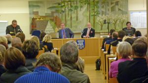 Lojo fullmäktige behandlar framtidens service i ett seminarium i vår. Då ska arbetet vara långt hunnet. Nya Lojos nyvalda fullmäktige möts för första gången. Ikka Lähteenmäki, Simo Juva, Joona Räsänen, Mikko Kuosmanen.
