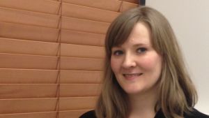 Jurist Johanna Lindholm är sakkunnig i social- och hälsovårdsfrågor på Folktinget som ämnar ta upp saken med berörda ministerier. Johanna Lindholm