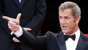 Regissören Mel Gibson lät skådespelarna tala ursprungsspråk i The Passion of the Christ och Apocalypto. Ska Mel Gibsons karriär få fart igen?