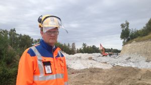 Fabrikschef Jyri Rantanen vid Yaras gödselfabrik i Nystad säger att han väl kan dela med sig av sina erfarenheter till Polen.