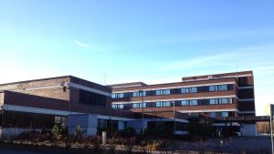 Avdelningen öppnade den 1 mars och finns i anslutning till den neurologiska akutavdelningen vid Lojo sjukhus. Lojo sjukhus
