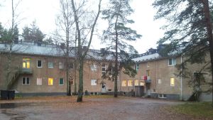 Endast tio asylsökande finns kvar på Harjulinna. Harjulinna flyktingcenter i Sjundeå
