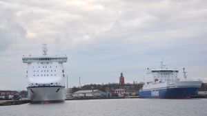 Många positiva saker är på gång i Hangö. Bland annat går det bra för Hangö hamn. Västra hamnen i Hangö.