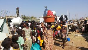 Årets tema är flickors rättigheter. Sydsudanesiska flyktingar söker skydd hos FN i utkanten av Juba